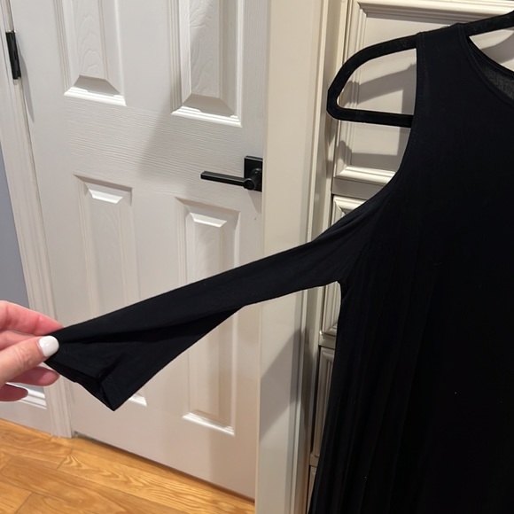 Women’s black size M JOLIE cold shoulder 3/4 length sleeve shirt - Picture 3 of 7